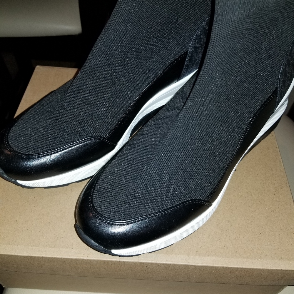 Sneakers - Picture 2 of 3